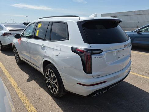 Used 2022 Cadillac XT6 Sport w/ LPO, Floor Liner Package AWD/4WD image 6