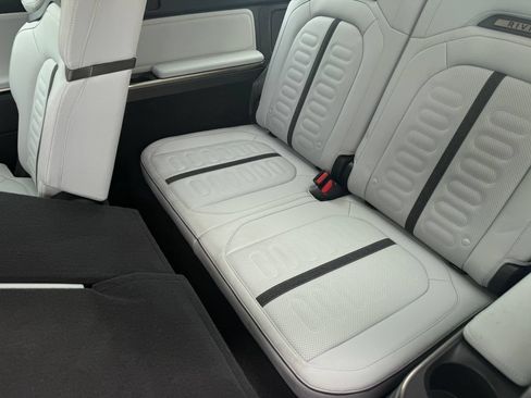 Used 2023 Rivian R1S Adventure AWD/4WD image 38