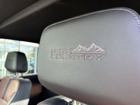 Used 2022 Chevrolet Silverado 2500 High Country w/ LPO, Hitch Package AWD/4WD image 17