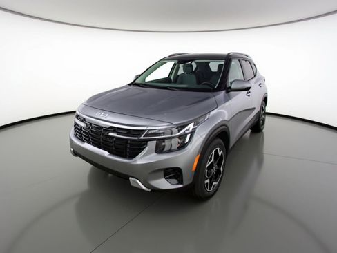 Used 2025 Kia Seltos S image 3