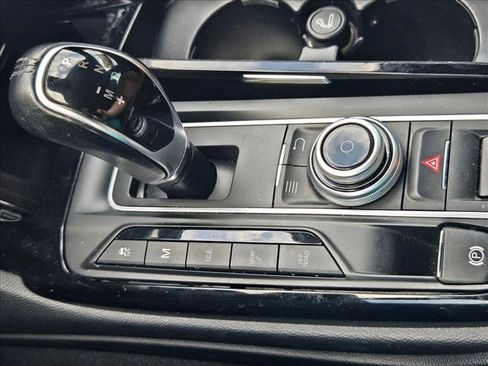 Used 2018 Maserati Levante image 17