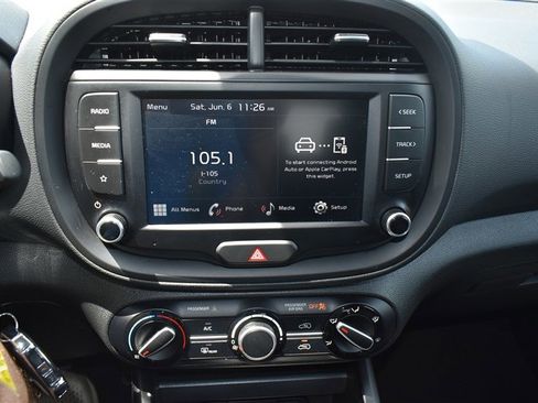Used 2025 Kia Soul LX w/ LX Technology Package FWD image 17