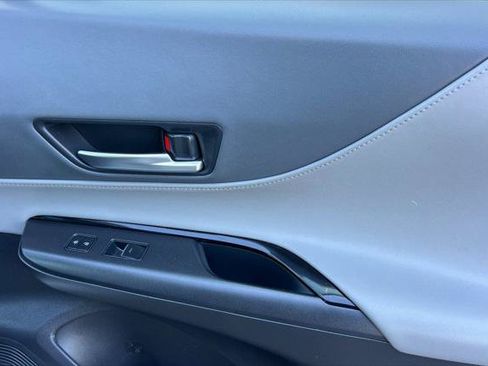 Certified 2021 Toyota Venza LE w/ Carpet Mat Package (TMS) AWD/4WD image 19