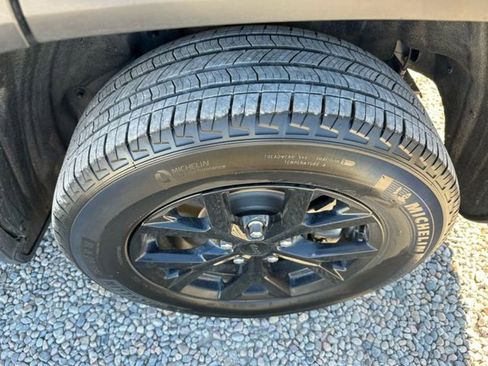 Used 2024 Jeep Grand Cherokee L Laredo image 44