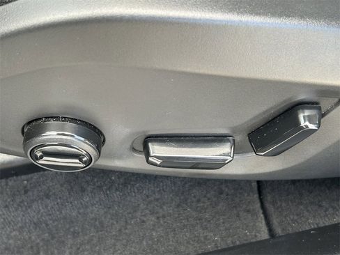 Used 2024 Volvo XC60 B5 Core image 17