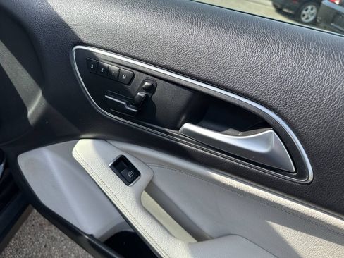 Used 2017 Mercedes-Benz GLA 250 4MATIC image 24