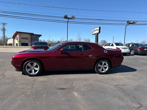 Used 2021 Dodge Challenger SXT image 2