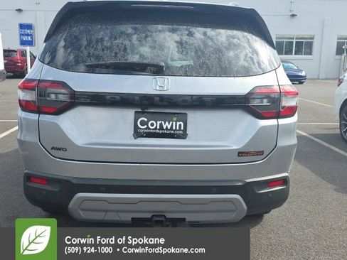 Used 2025 Honda Pilot TrailSport image 5