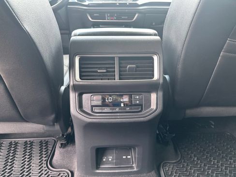 Used 2024 Volkswagen Atlas SE FWD image 16