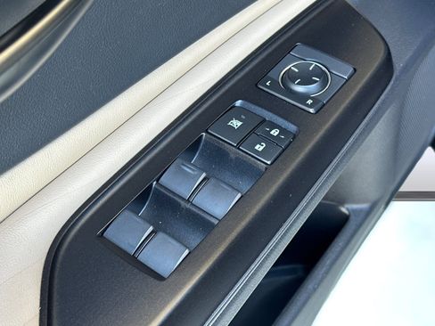 Used 2019 Lexus ES 300h w/ Accessory Package FWD image 13