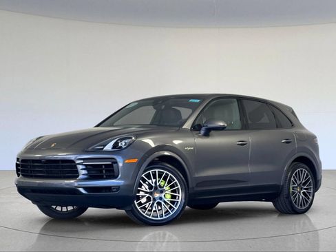 Certified 2023 Porsche Cayenne AWD/4WD image 1