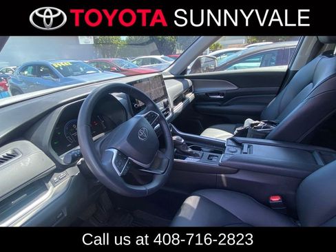 Used 2024 Toyota Grand Highlander AWD Hybrid image 4