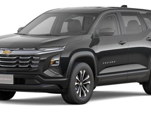 Used 2025 Chevrolet Equinox LT FWD image 2