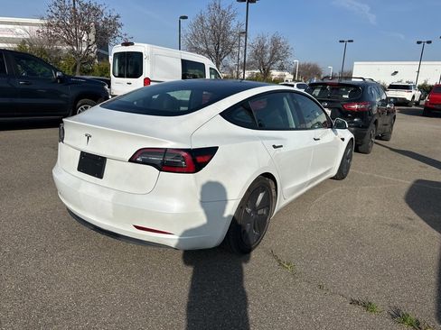 Used 2023 Tesla Model 3 Standard Range image 6
