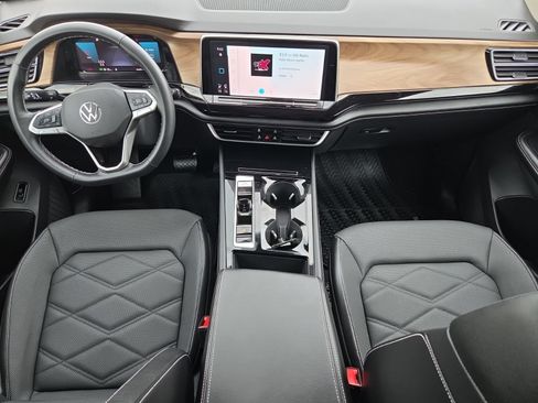 Used 2024 Volkswagen Atlas SE w/ Panoramic Sunroof Package AWD/4WD image 23
