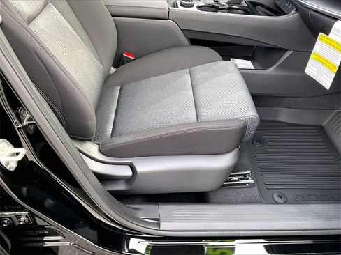 Used 2025 Nissan Rogue SV image 36