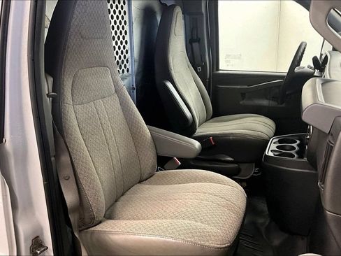 Used 2022 Chevrolet Express 2500 w/ Driver Convenience Package RWD image 6