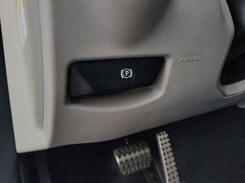 Used 2013 Mercedes-Benz C 250 Sedan image 17