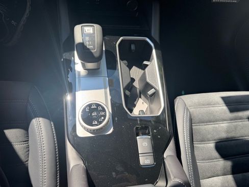 New 2025 Mitsubishi Outlander SE image 32