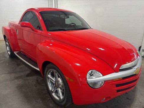 Used 2005 Chevrolet SSR w/ Preferred Equipment Group RWD image 3
