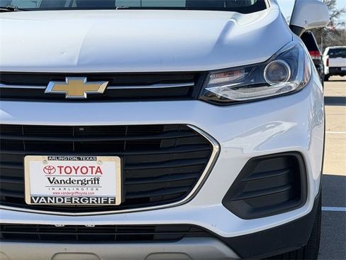 Used 2022 Chevrolet Trax LT w/ LT Convenience Package image 8