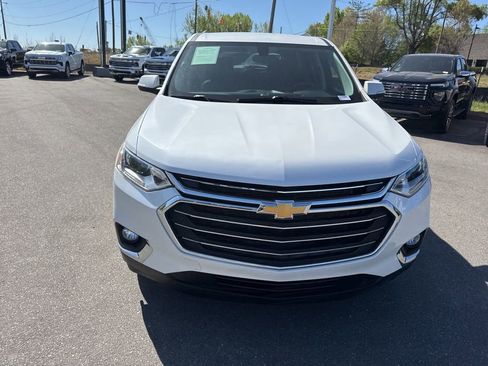 Used 2021 Chevrolet Traverse LT image 8