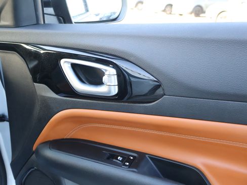 Used 2024 Jeep Compass Limited image 12