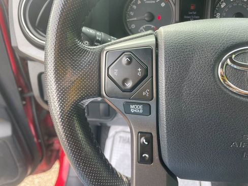 Used 2016 Toyota Tacoma TRD Sport AWD/4WD image 16