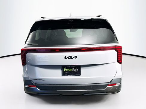 Used 2025 Kia Carnival SX Prestige FWD image 7