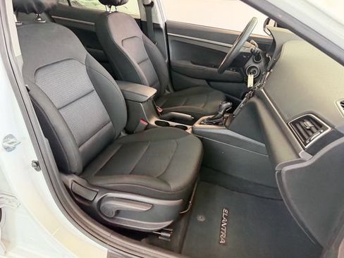 Used 2018 Hyundai Elantra SE w/ SE Connectivity Package 04 FWD image 14