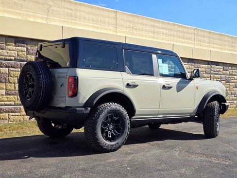 New 2026 Ford Bronco Badlands AWD/4WD image 9