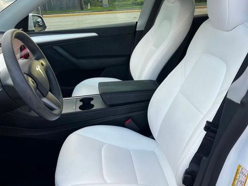 Used 2024 Tesla Model Y 2WD image 10