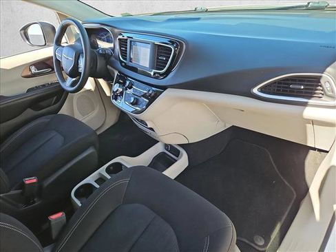 Used 2023 Chrysler Voyager LX image 28