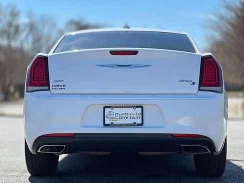 Used 2019 Chrysler 300 S image 6