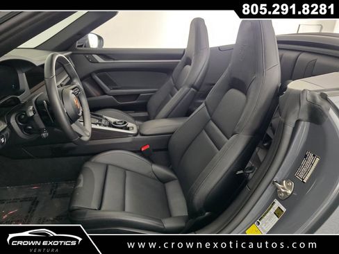 Used 2025 Porsche 911 Carrera w/ Premium Package RWD image 30