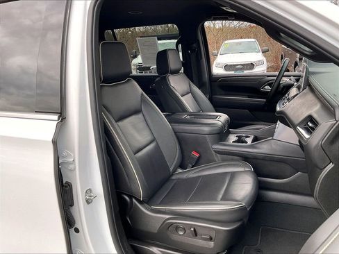 Used 2024 GMC Yukon XL SLT image 10