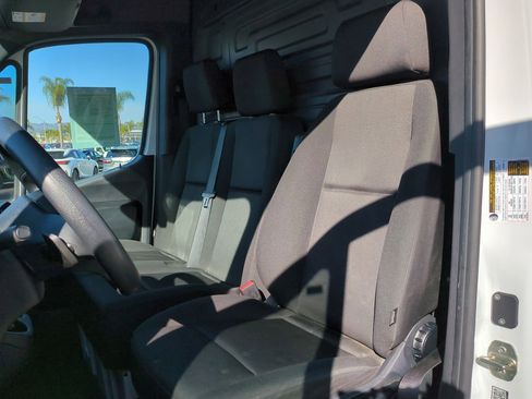 Used 2023 Mercedes-Benz Sprinter 2500 image 11