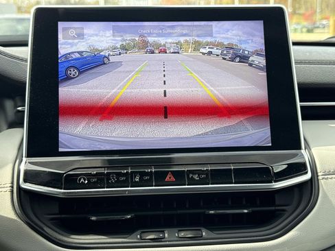 Used 2024 Jeep Compass Limited image 10