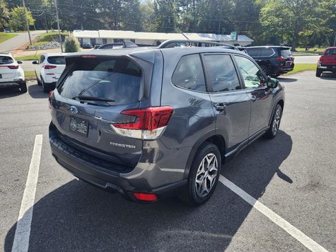 Used 2020 Subaru Forester Premium image 5