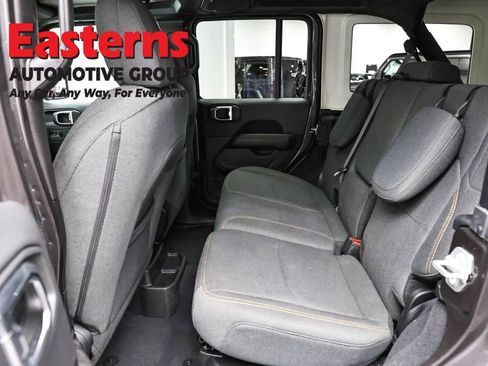 Used 2025 Jeep Wrangler Unlimited Sahara AWD/4WD image 21