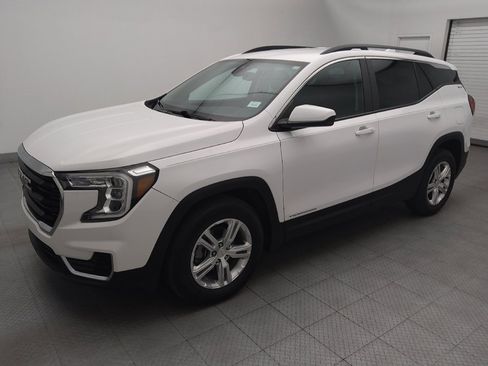 Used 2022 GMC Terrain SLE w/ Driver Convenience Package FWD image 2