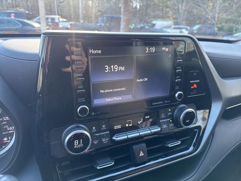 Used 2021 Toyota Highlander LE image 4