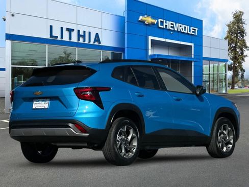 New 2026 Chevrolet Trax LT FWD image 2