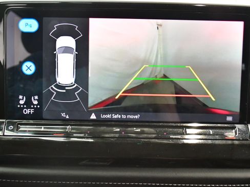Used 2025 Volkswagen Atlas SE FWD image 25