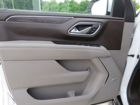 Used 2024 Chevrolet Tahoe LT w/ Luxury Package AWD/4WD image 18