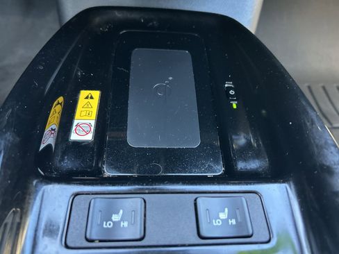 Used 2019 Toyota Prius Limited image 23