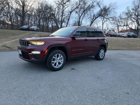 Used 2022 Jeep Grand Cherokee Limited image 6