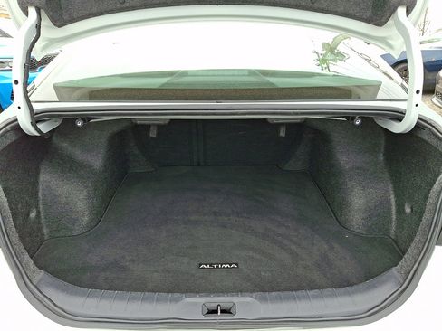 Used 2024 Nissan Altima 2.5 SR FWD image 16