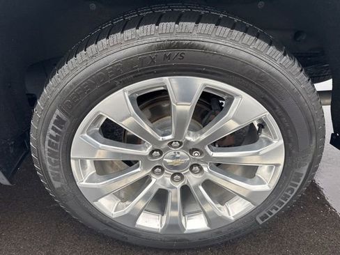 Used 2021 Chevrolet Silverado 1500 High Country w/ Technology Package image 11