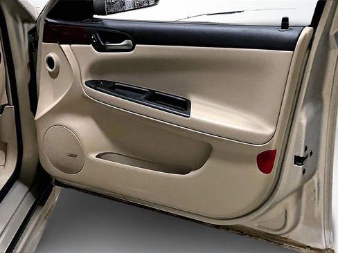 Used 2010 Chevrolet Impala LT w/ Luxury Edition Package image 24